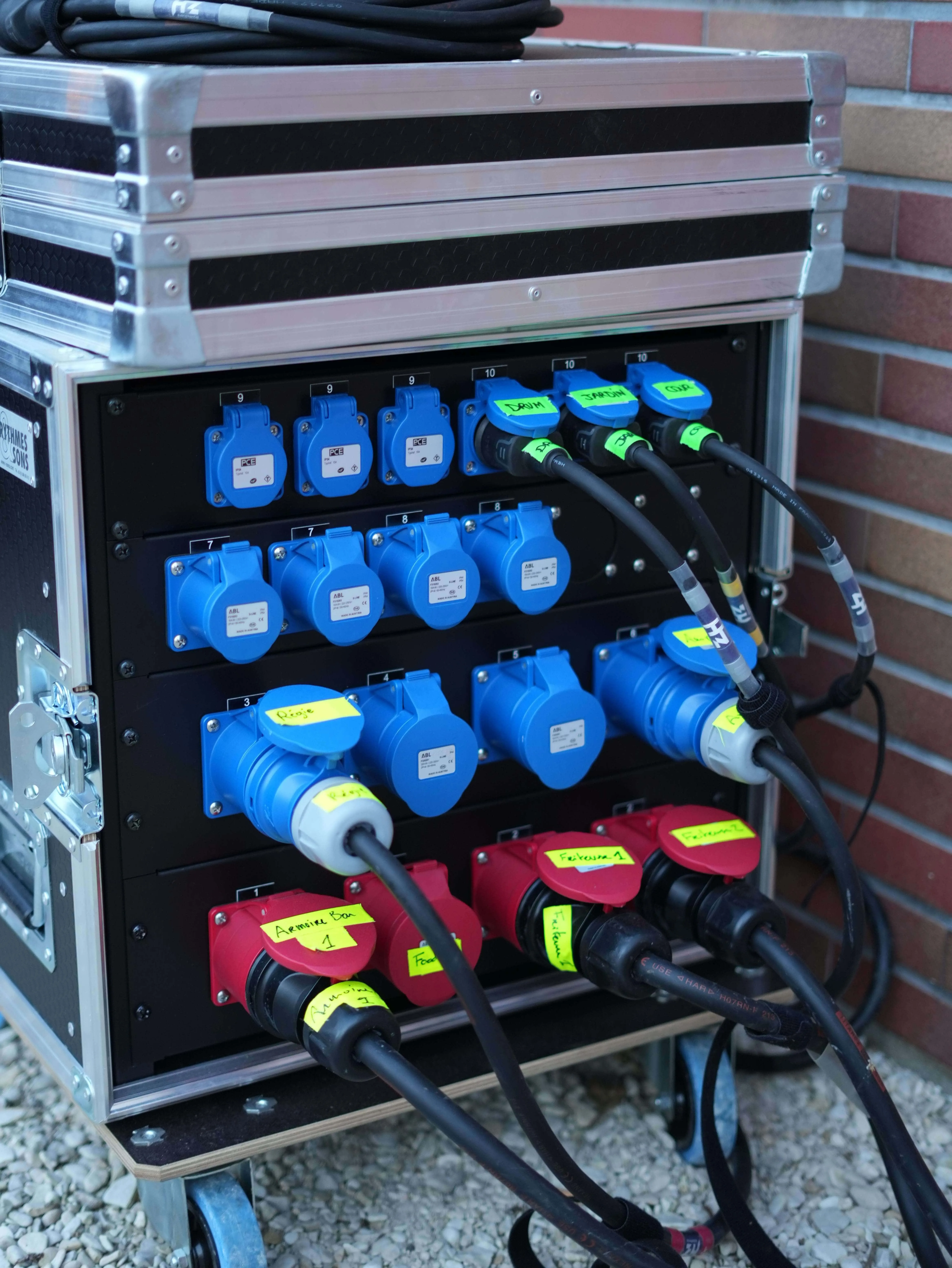 Distribution électrique événementielle — armoire électrique en concert