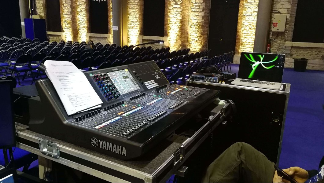 Console de mixage Yamaha c15