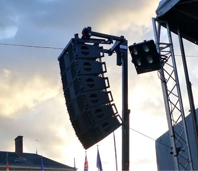 Système line array L acoustics kata