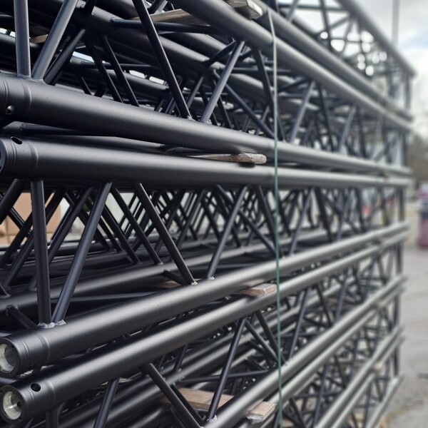 Structure noire ASD forte charge fabriquées dans le Grand-Est.