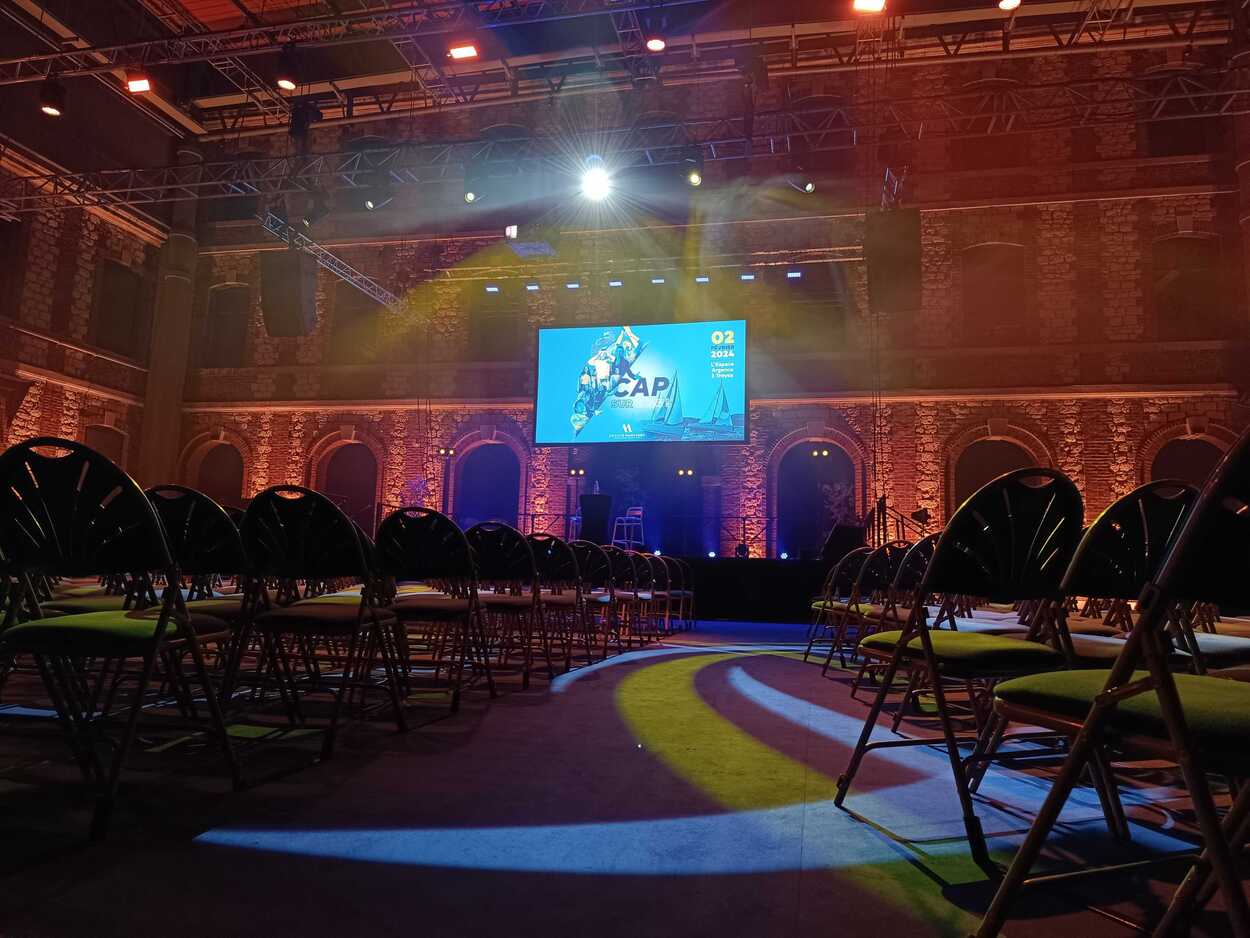 Prestation technique pour une convention dans l'Aube avec vidéoprojecteur et projecteurs à gobos.