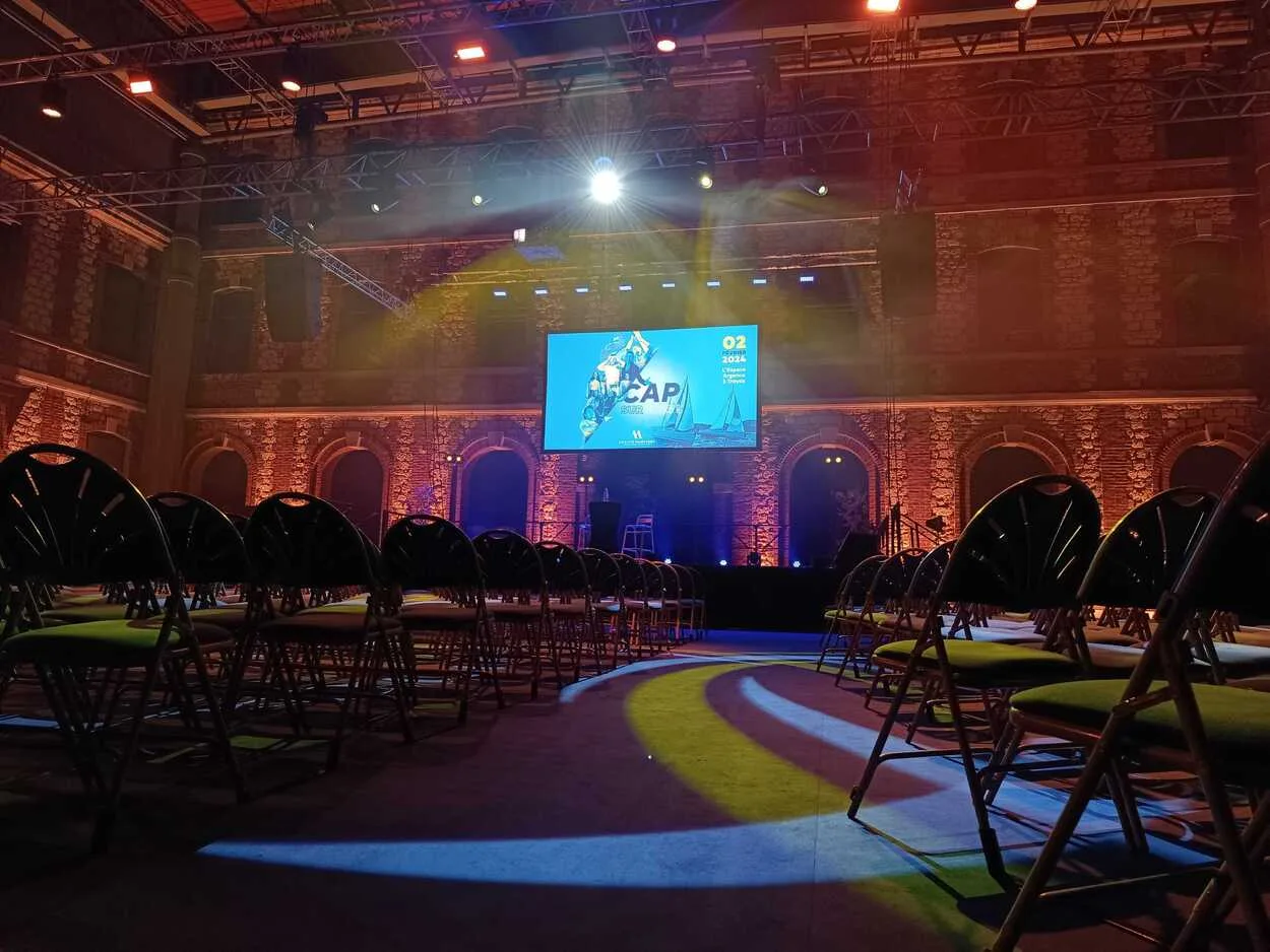 Prestation technique pour une convention dans l'Aube avec vidéoprojecteur et projecteurs à gobos.