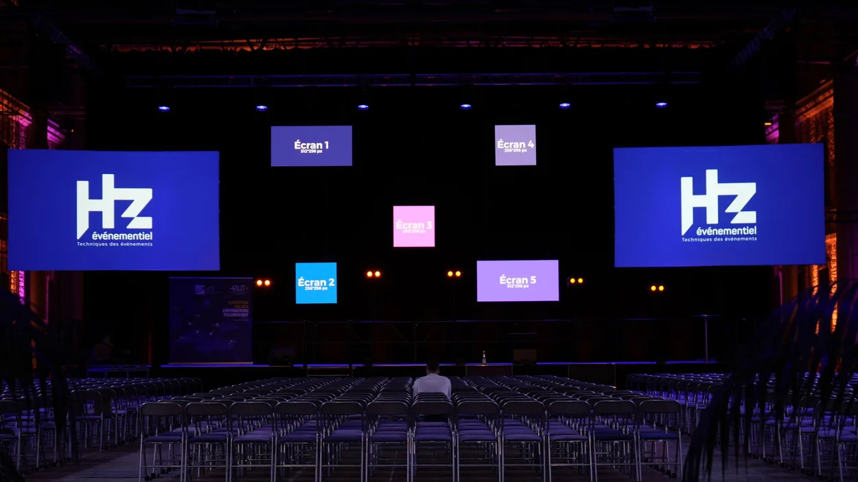 Installation d'une scénographie originale d'écran LED pour une remise des diplômes à Troyes.