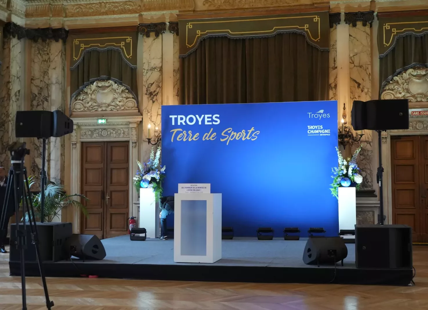 Célébration en ligue 2 ESTAC à la mairie de Troyes