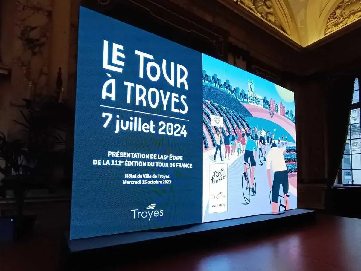 Ecran LED installé pour une conférence dans la Mairie de Troyes
